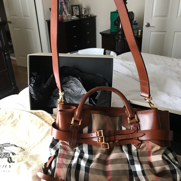 Authentic Burberry!! Used 1 time - Picture 5 of 7